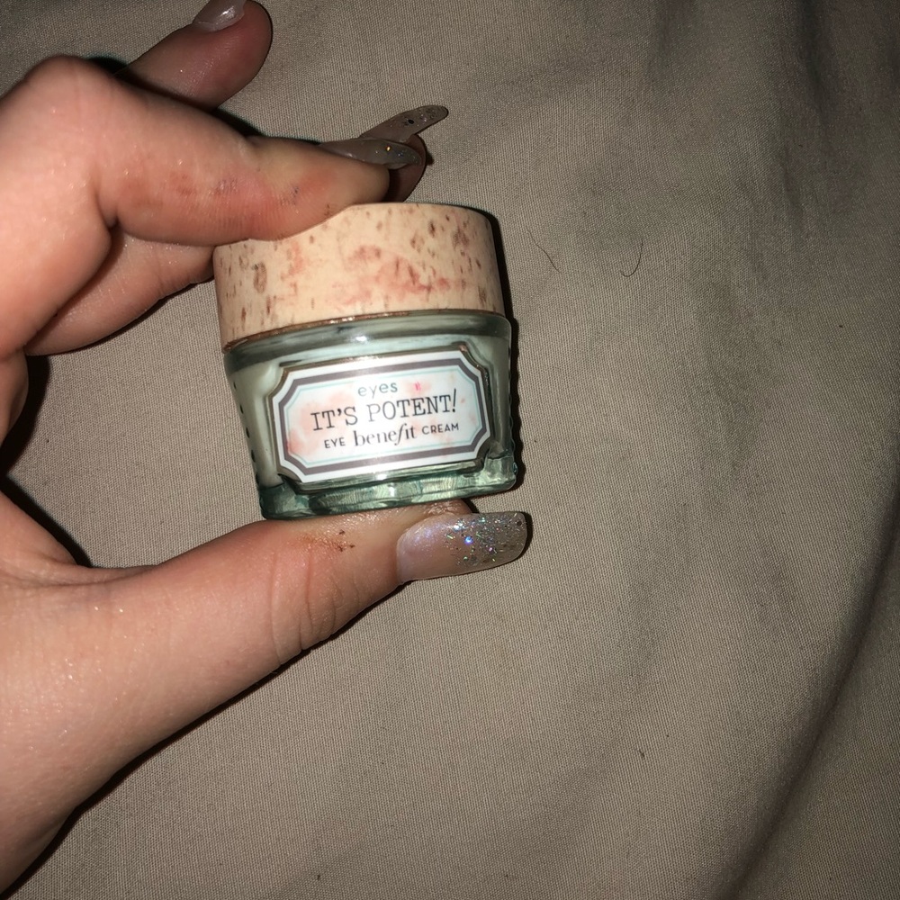 Benefit Eye cream !